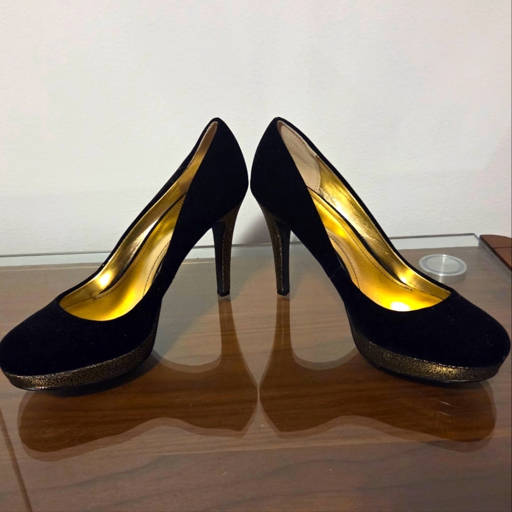 Style & Co. - Black and Gold Women's Heels - Size 9